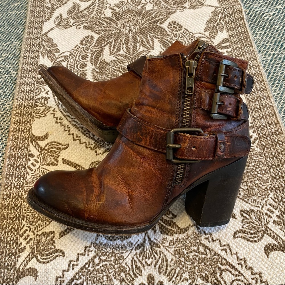 Freebird by Steven Distressed Brown Leather Block Heel Bolo Boots Buckles Size 7